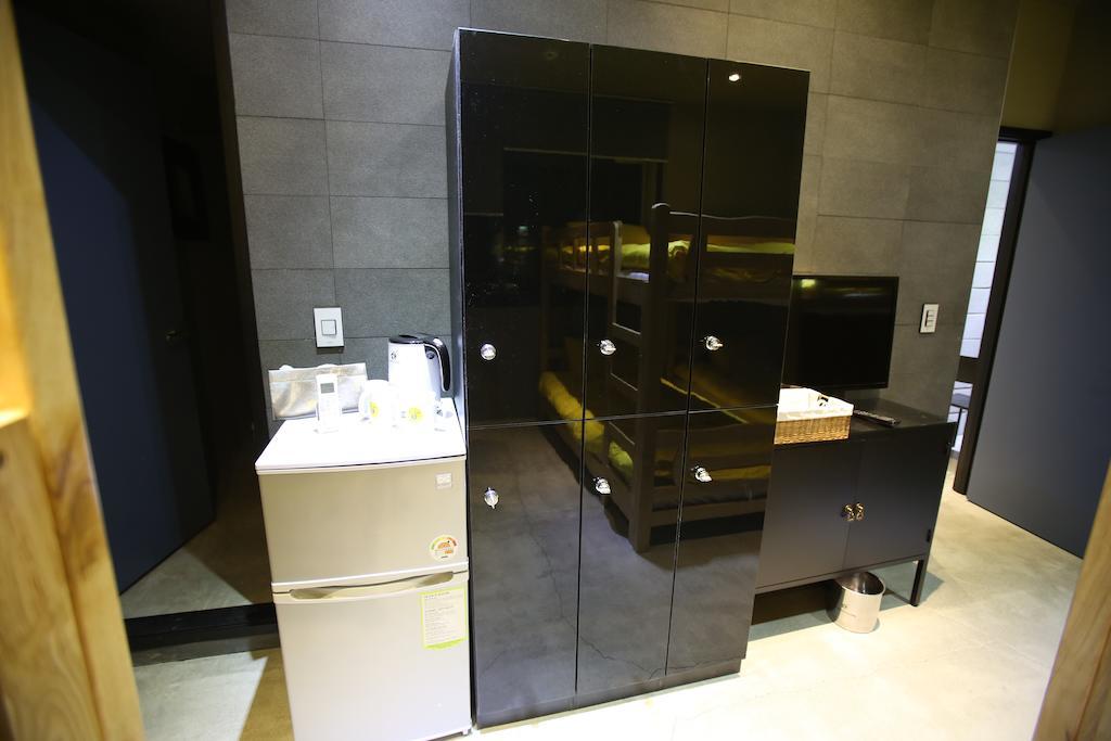 24 Guesthouse Garosugil - Gangnam سيول الغرفة الصورة