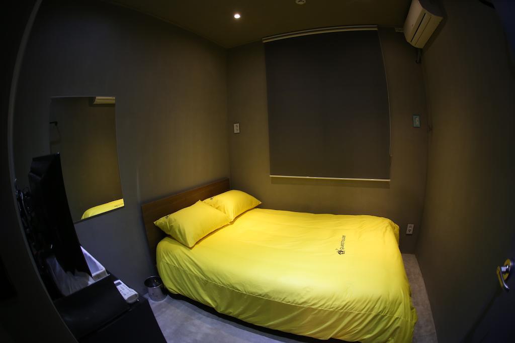24 Guesthouse Garosugil - Gangnam سيول الغرفة الصورة