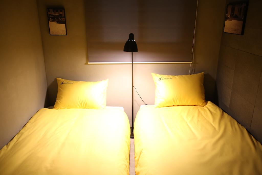 24 Guesthouse Garosugil - Gangnam سيول الغرفة الصورة