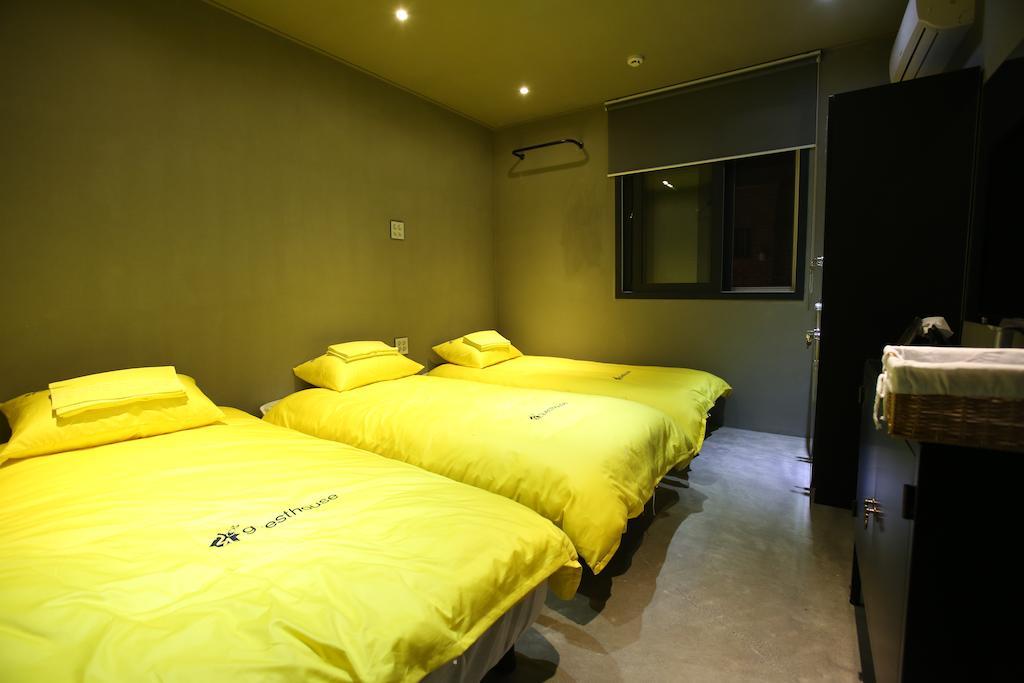 24 Guesthouse Garosugil - Gangnam سيول الغرفة الصورة