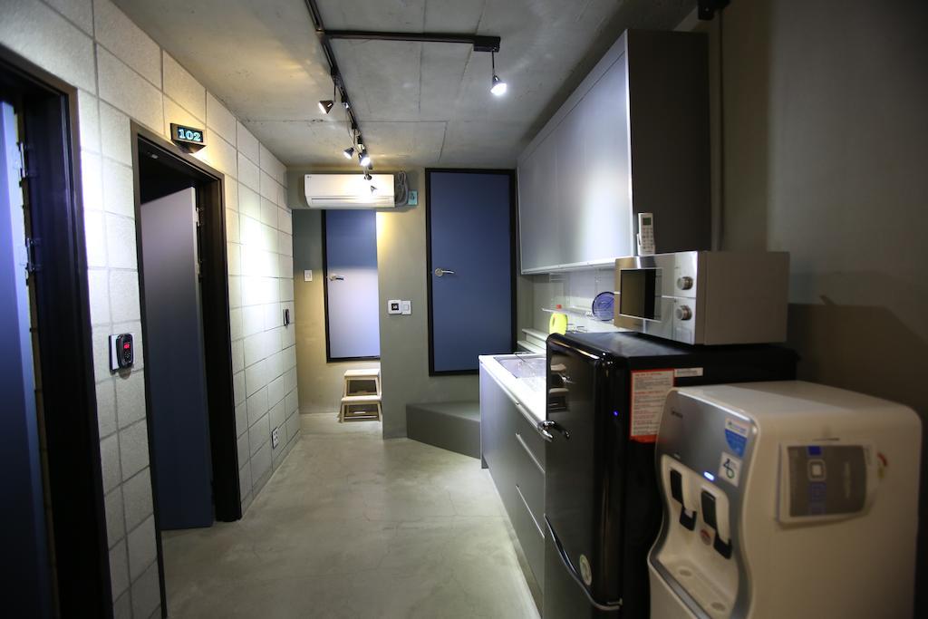 24 Guesthouse Garosugil - Gangnam سيول الغرفة الصورة