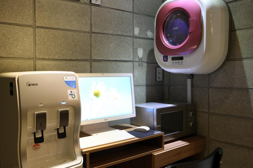 24 Guesthouse Garosugil - Gangnam سيول الغرفة الصورة