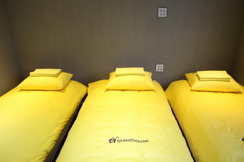 24 Guesthouse Garosugil - Gangnam سيول الغرفة الصورة