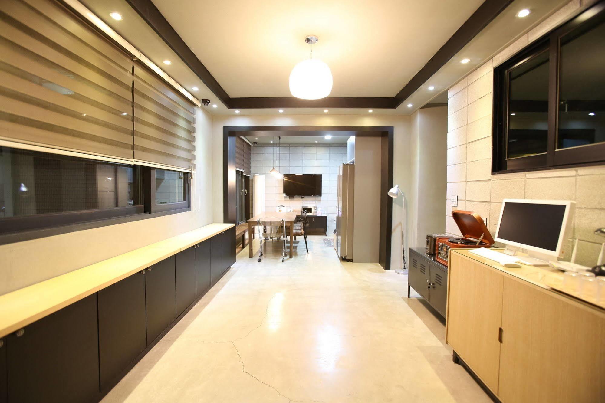 24 Guesthouse Garosugil - Gangnam سيول المظهر الخارجي الصورة
